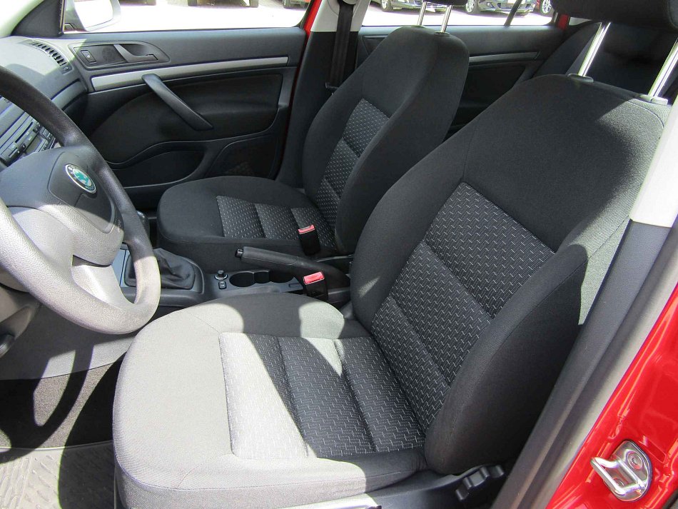 Škoda Octavia II 1.6MPi Tour
