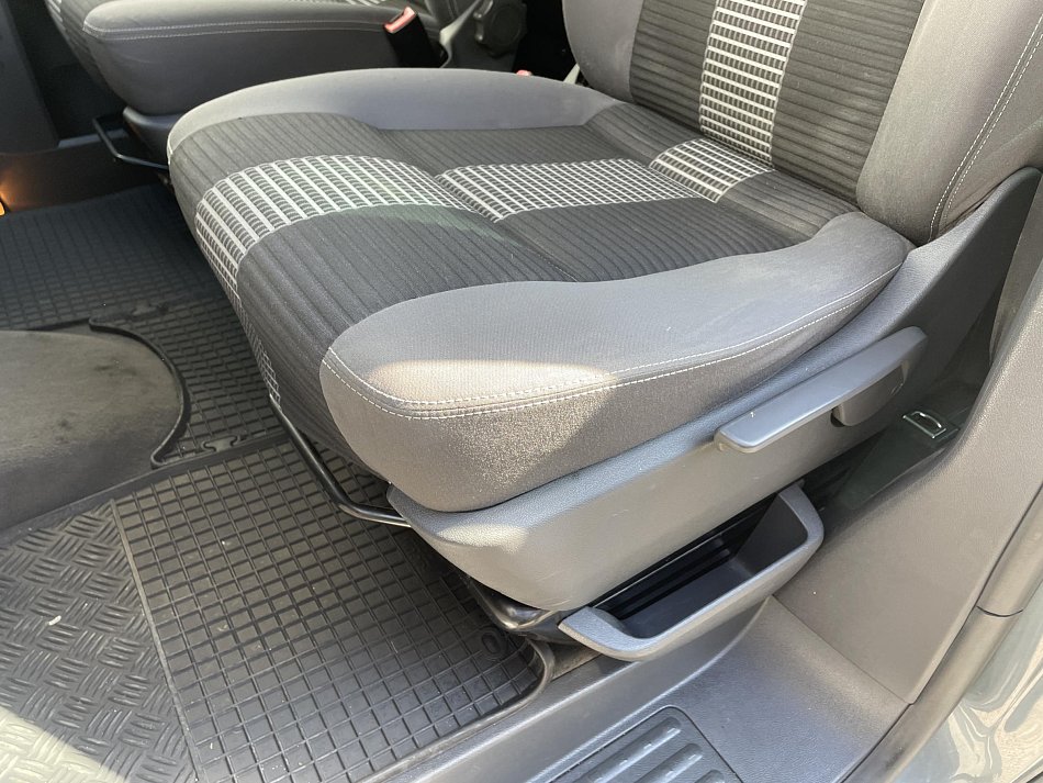 Volkswagen Multivan 2.5TDi United 7míst