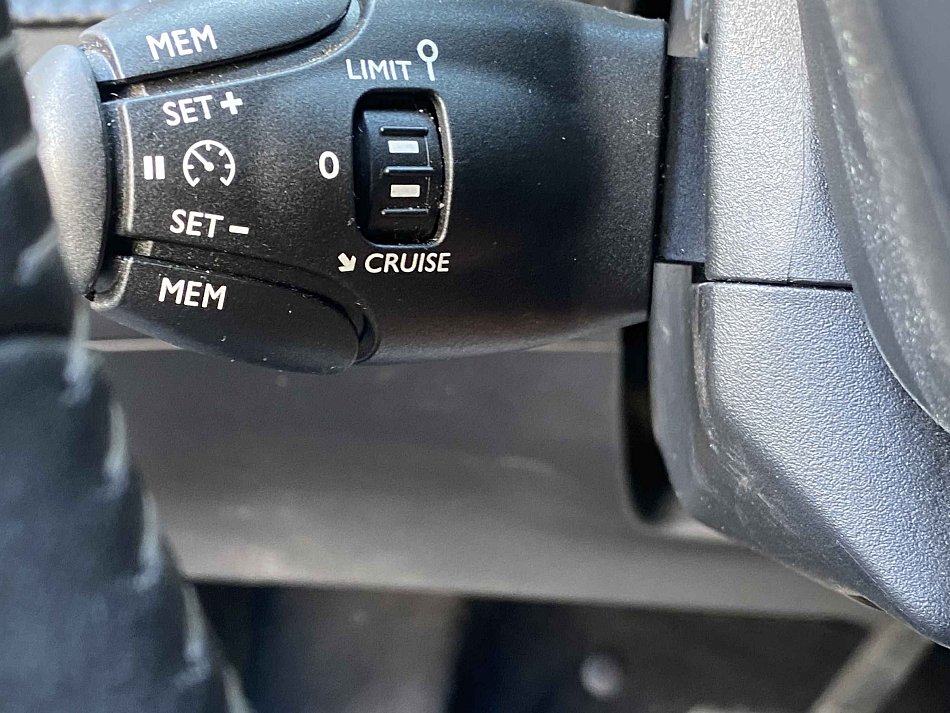 Peugeot 208 1.2PT Road Trip