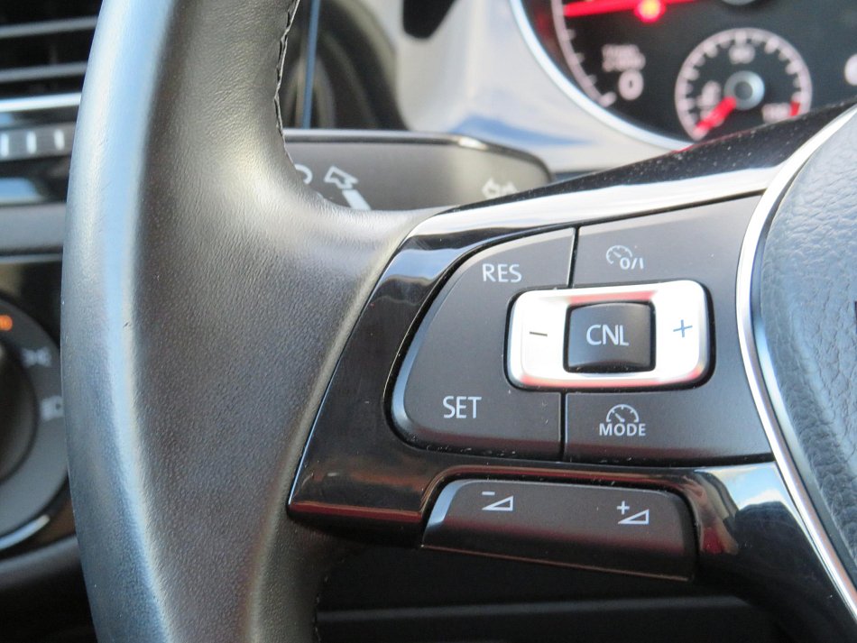Volkswagen Golf 2.0 TDi 