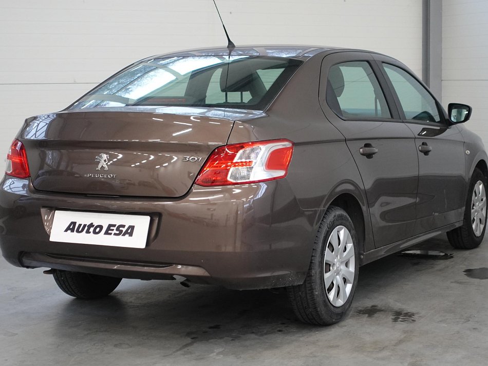 Peugeot 301 1.2 VTi 