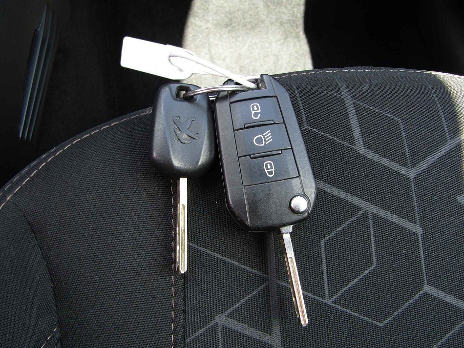 Peugeot 2008 1.2 PT 