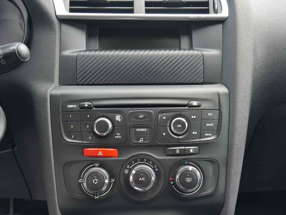 Citroën C4 1.4i 