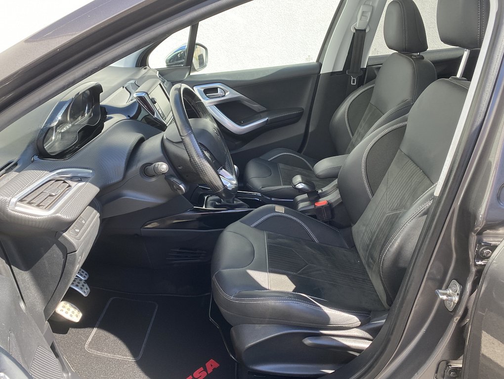 Peugeot 2008 1.2PT Crossway