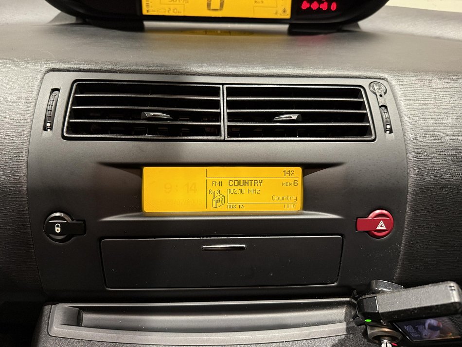 Citroën C4 1.4i 