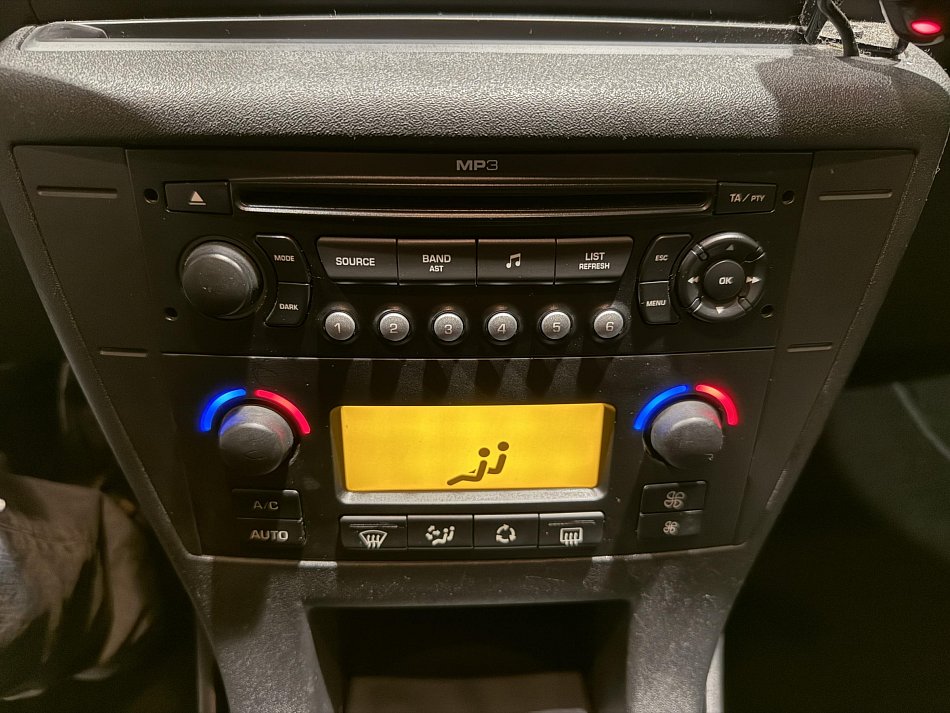 Citroën C4 1.4i 