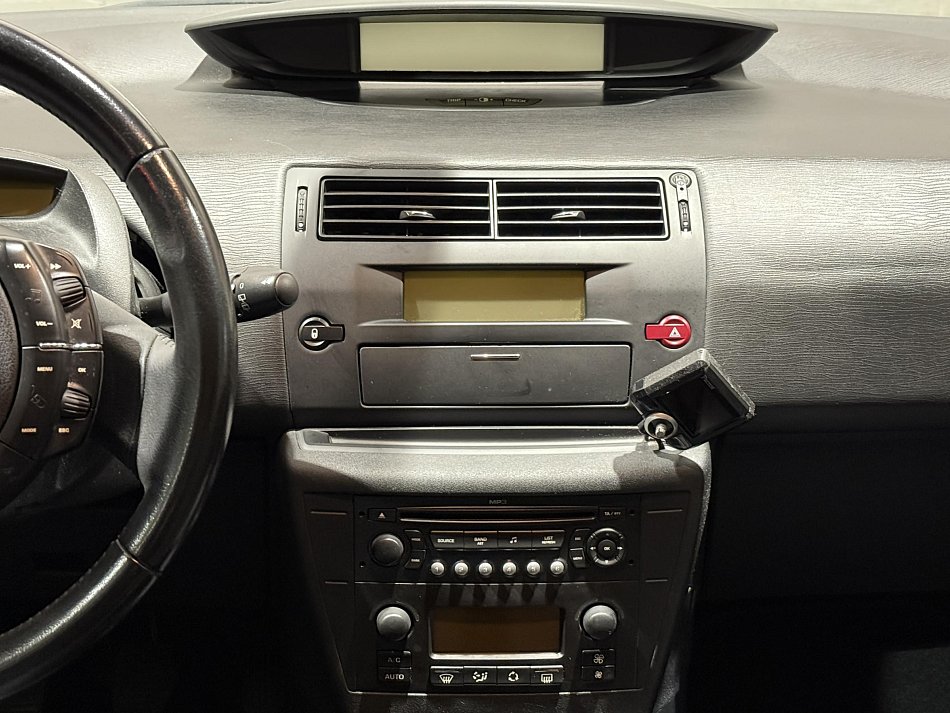Citroën C4 1.4i 