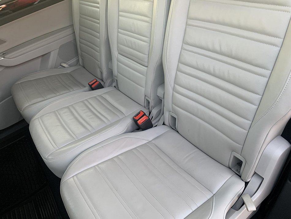 Volkswagen Touran 2.0 TDi 