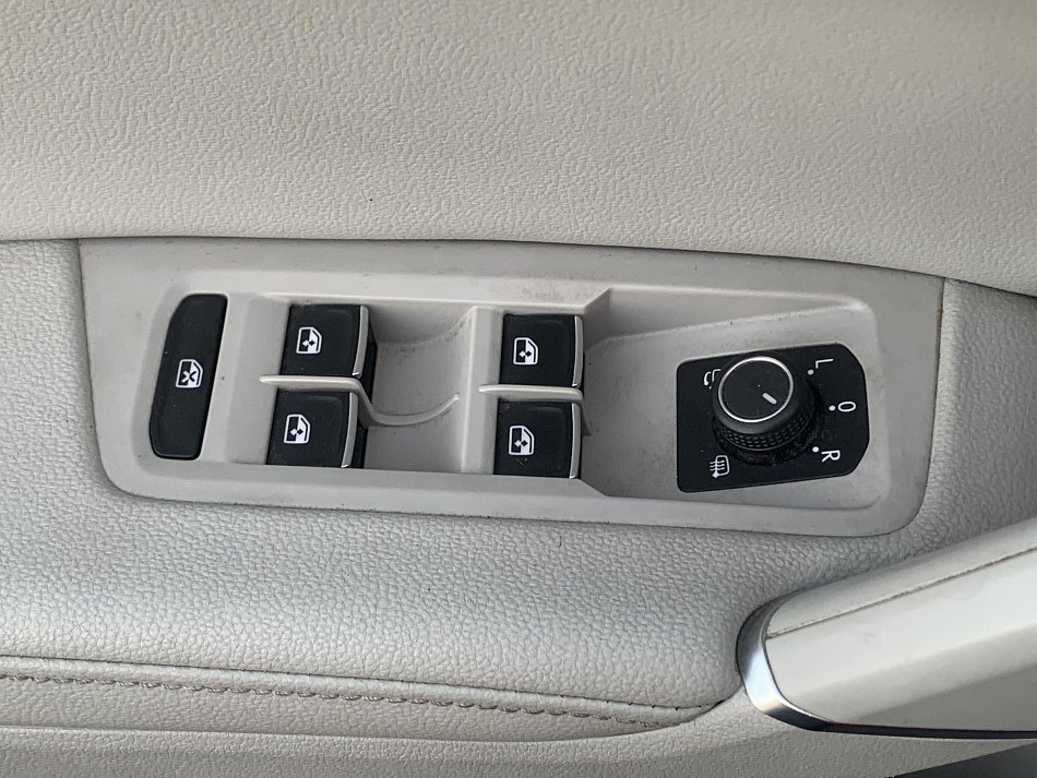 Volkswagen Touran 2.0 TDi 