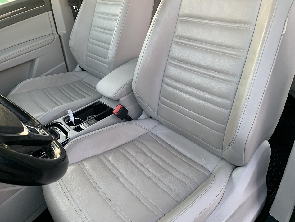 Volkswagen Touran 2.0 TDi 