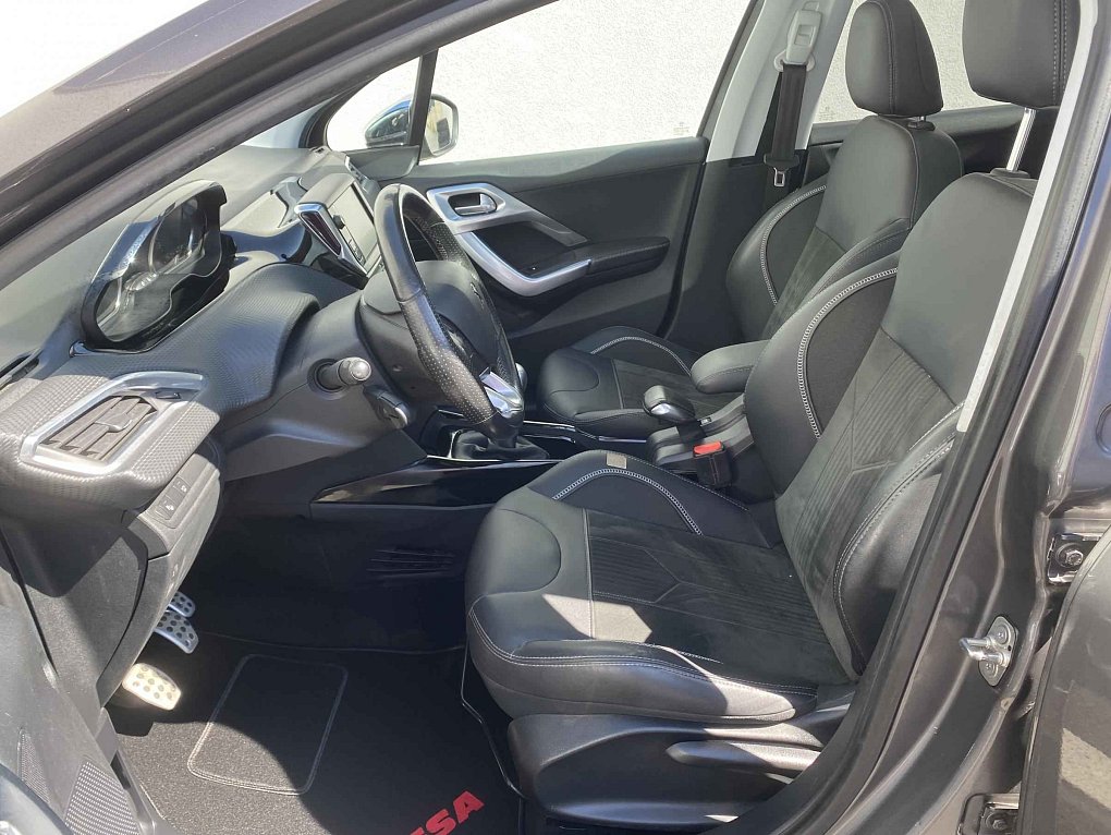 Peugeot 2008 1.2PT Crossway