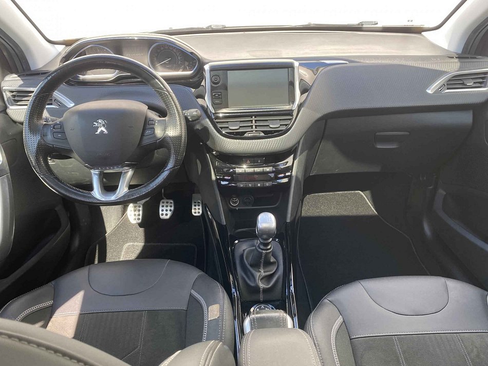 Peugeot 2008 1.2PT Crossway