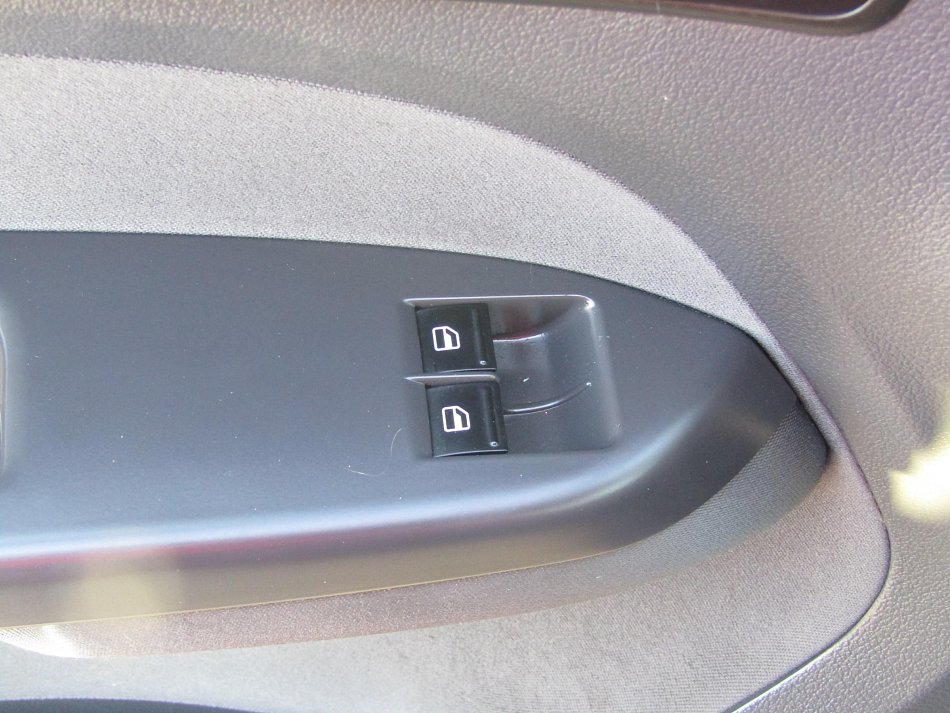 Volkswagen Caddy 1.6TDi JAKO-O MAXi 7míst