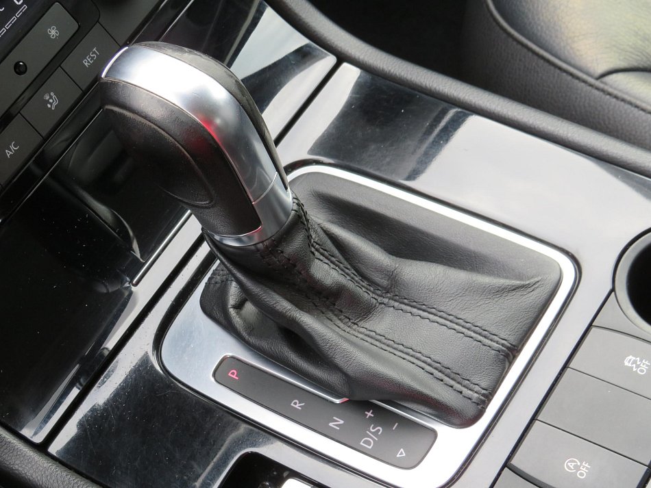 Volkswagen Touareg 3.0 TDi 