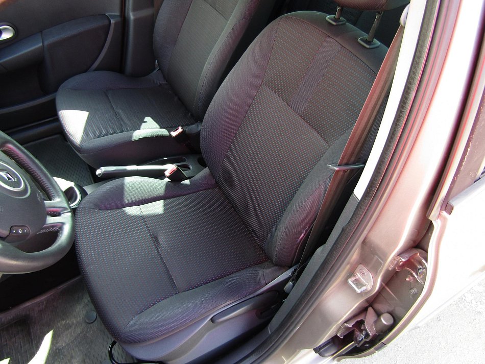 Renault Clio 1.2i 