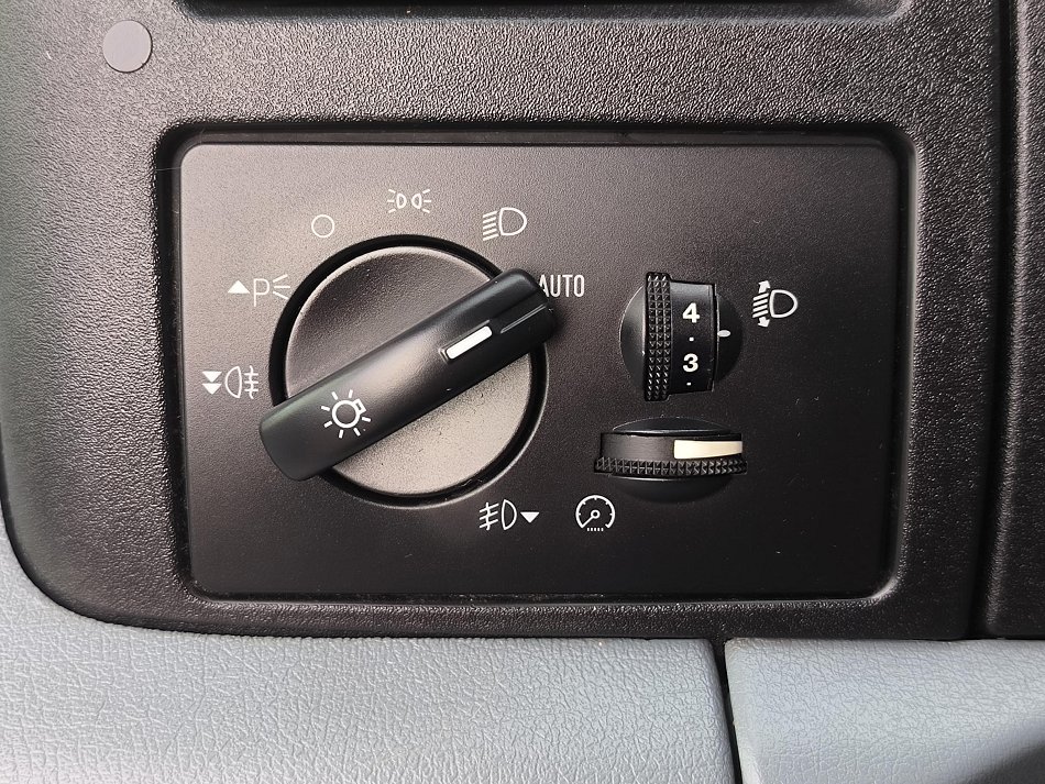 Ford Transit 2.2TDCi Trend L2H2 8míst