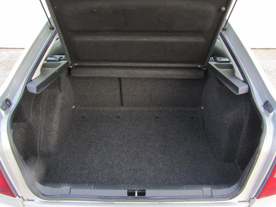 Škoda Octavia 1.6 i 