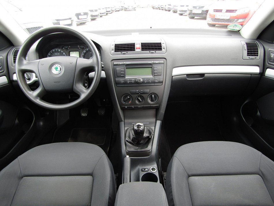 Škoda Octavia II 1.6 MPi Ambiente