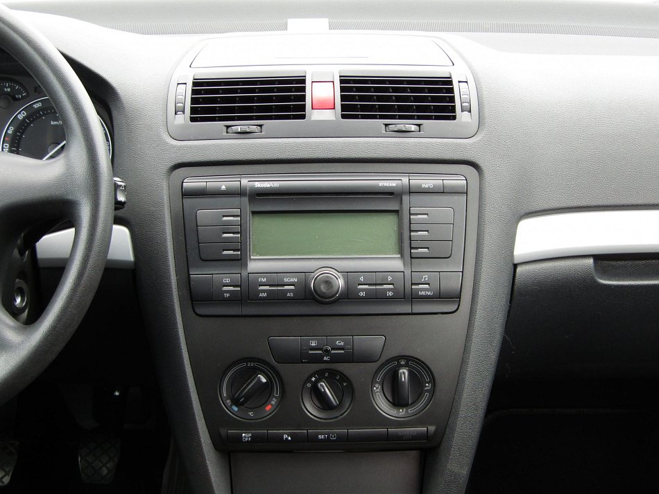 Škoda Octavia II 1.6 MPi Ambiente