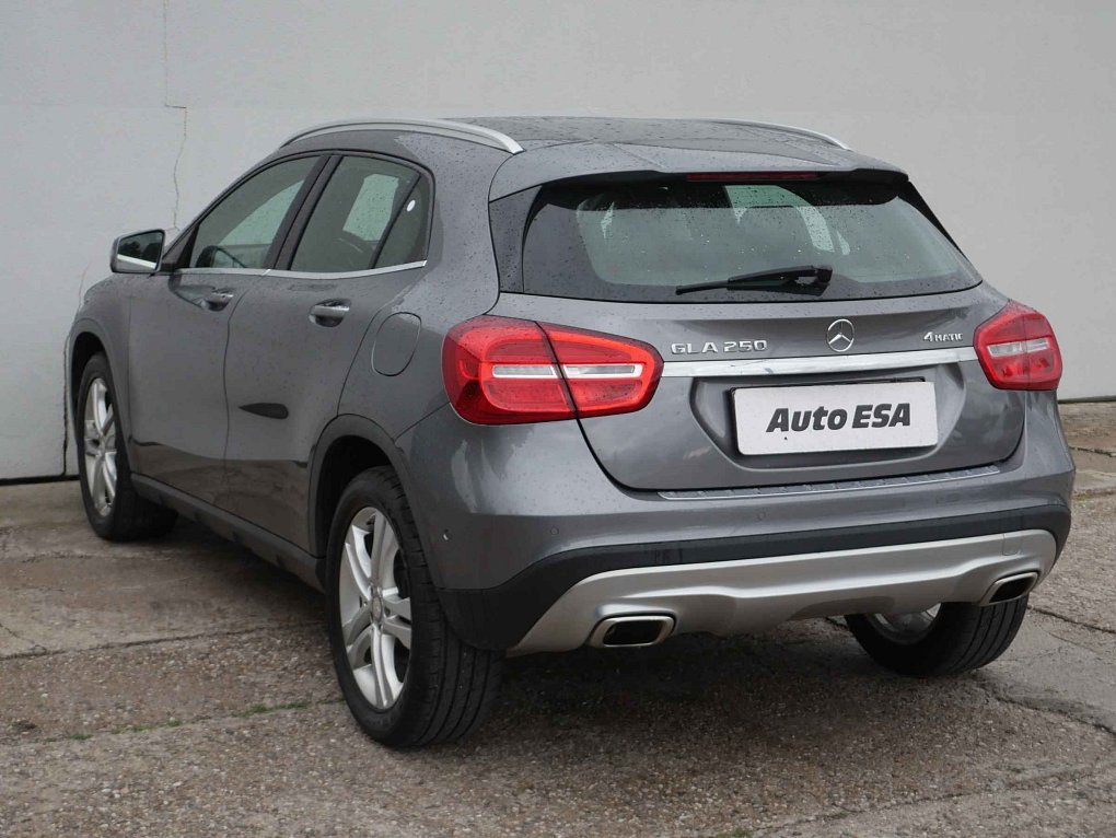 Mercedes-Benz GLA 250 4Matic  4Mat
