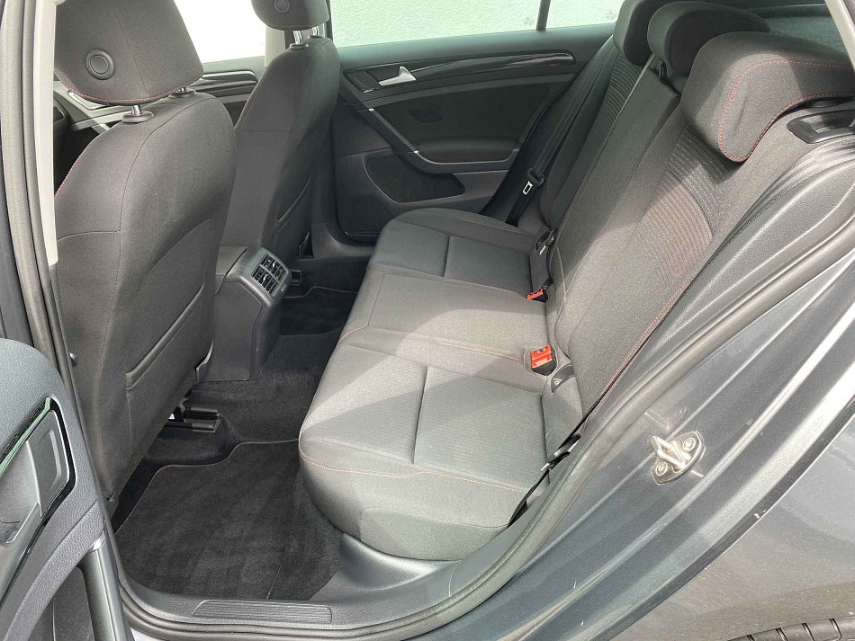 Volkswagen Golf 1.5 TSi Sound