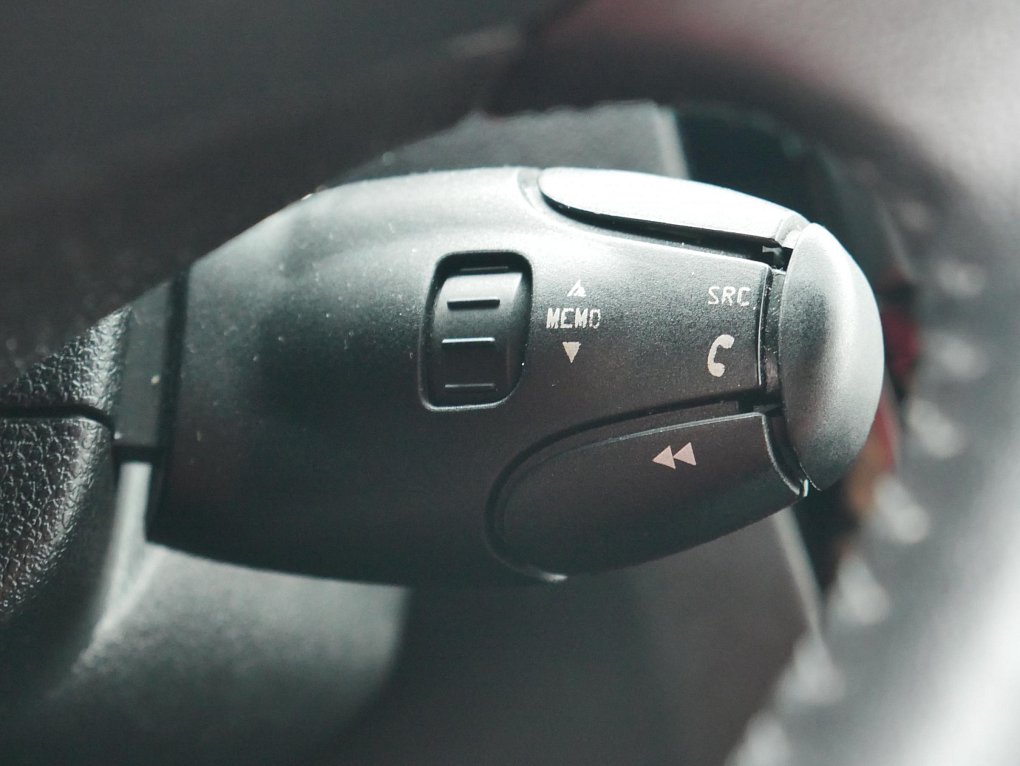 Peugeot 301 1.2 i 