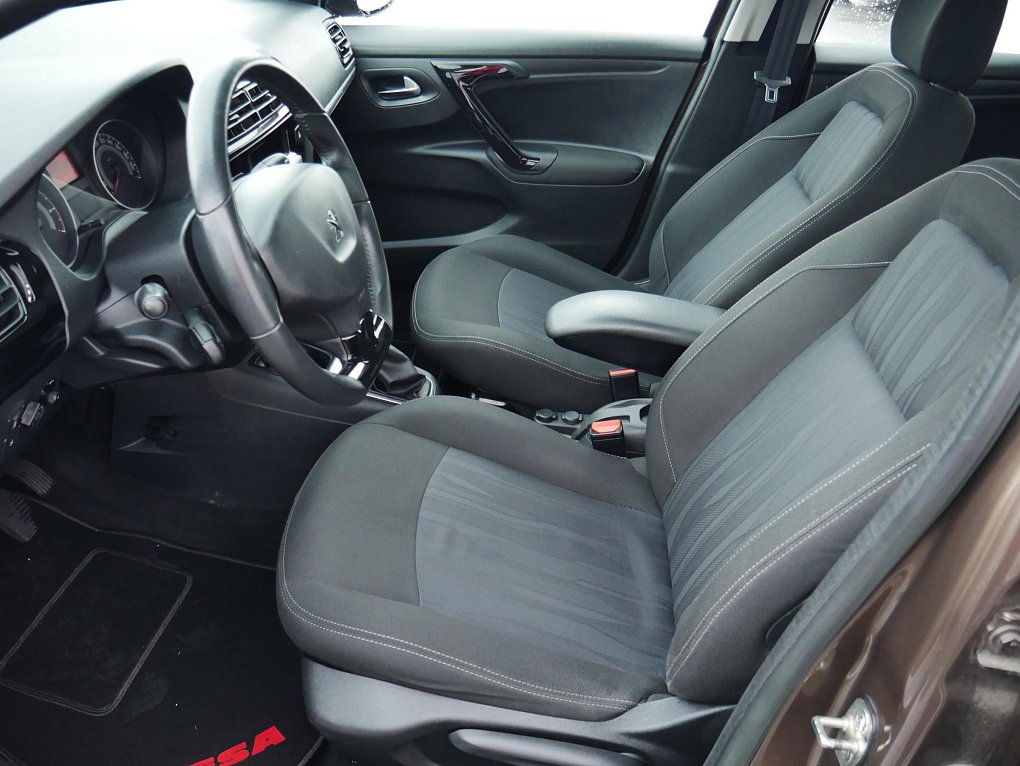 Peugeot 301 1.2 i 