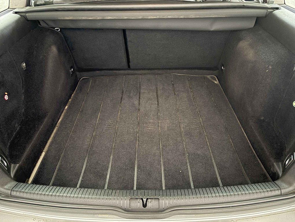 Volkswagen Golf 1.6 i 