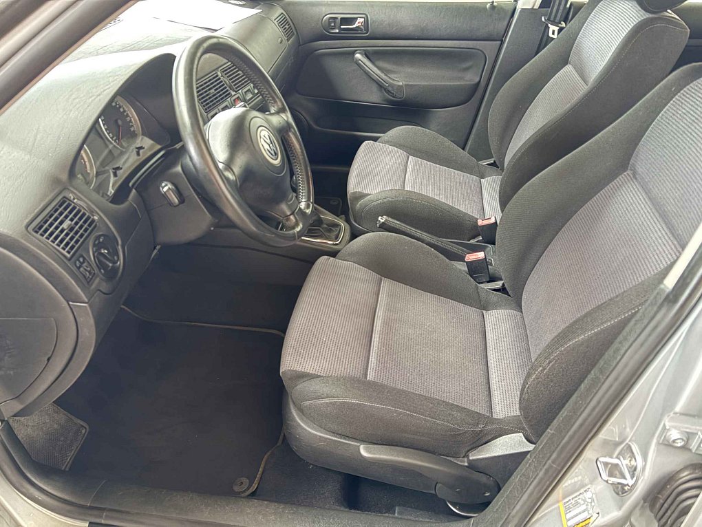 Volkswagen Golf 1.6 i 
