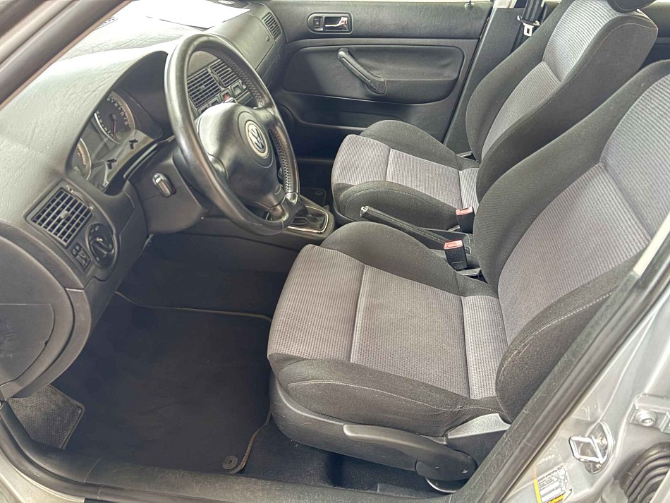 Volkswagen Golf 1.6 i 