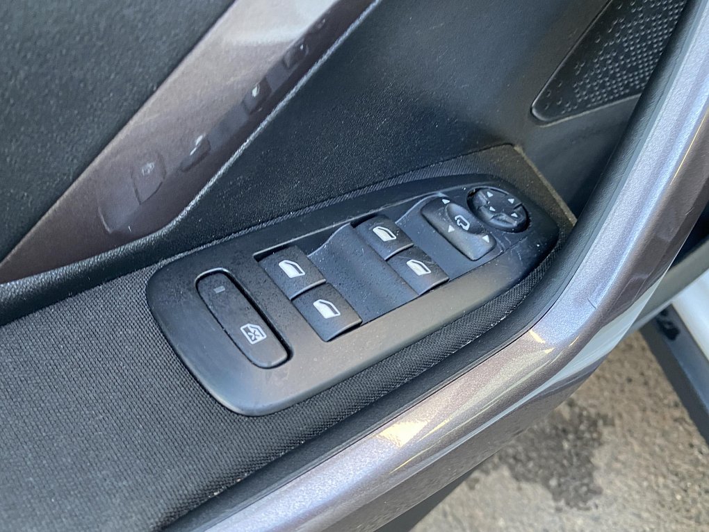 Peugeot 2008 1.6 e-HDi 