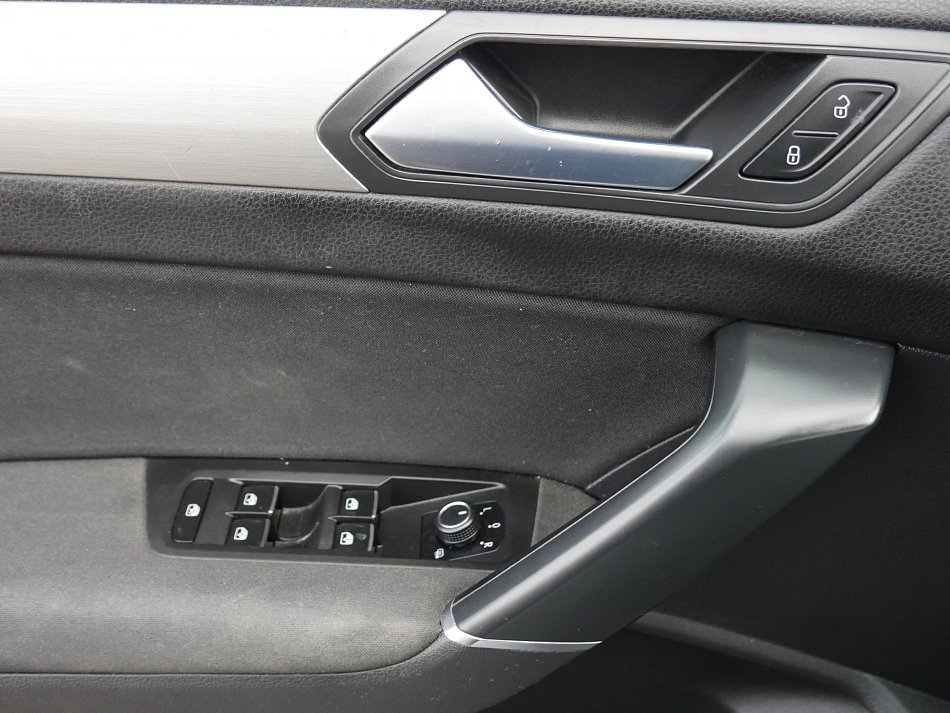 Volkswagen Touran 2.0 TDi 