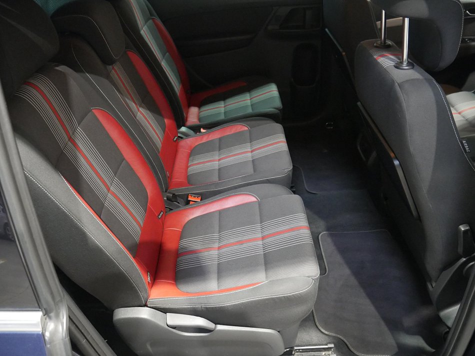 Volkswagen Sharan 2.0 TDi 