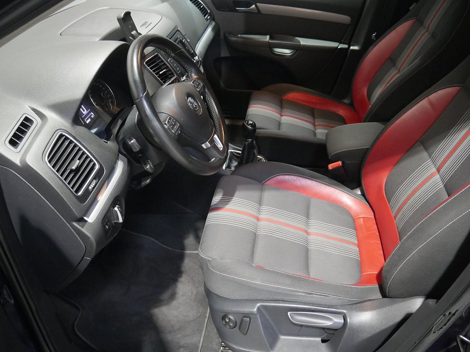 Volkswagen Sharan 2.0 TDi 