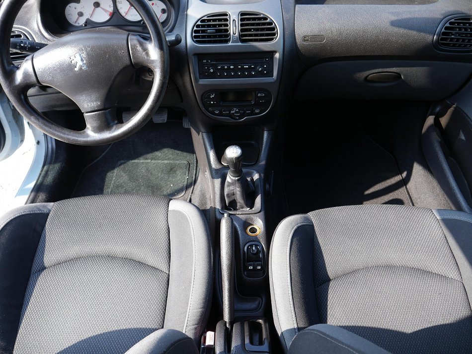 Peugeot 206 1.6i 
