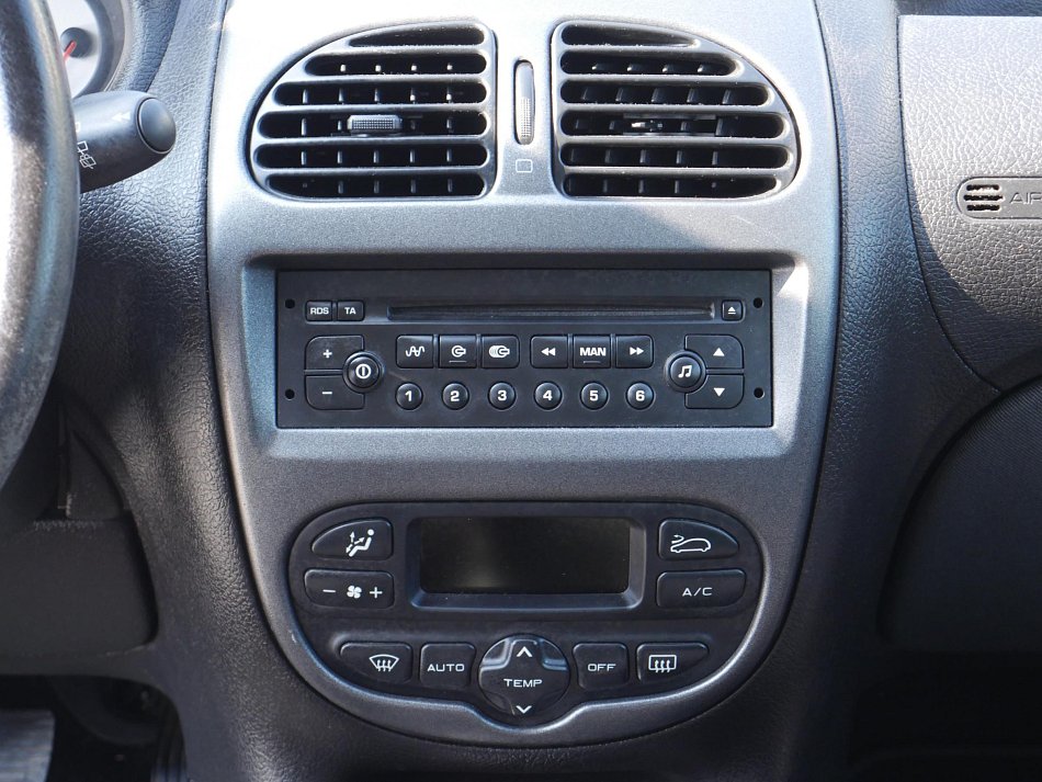 Peugeot 206 1.6i 