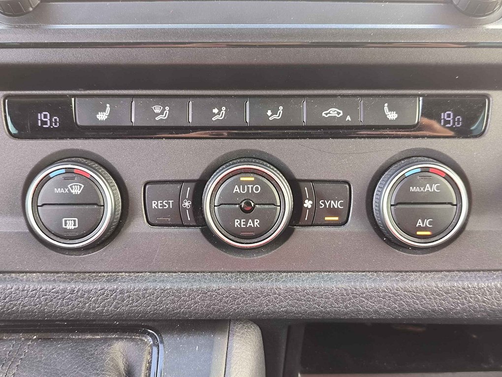 Volkswagen Caravelle 2.0TDi  L2 8míst