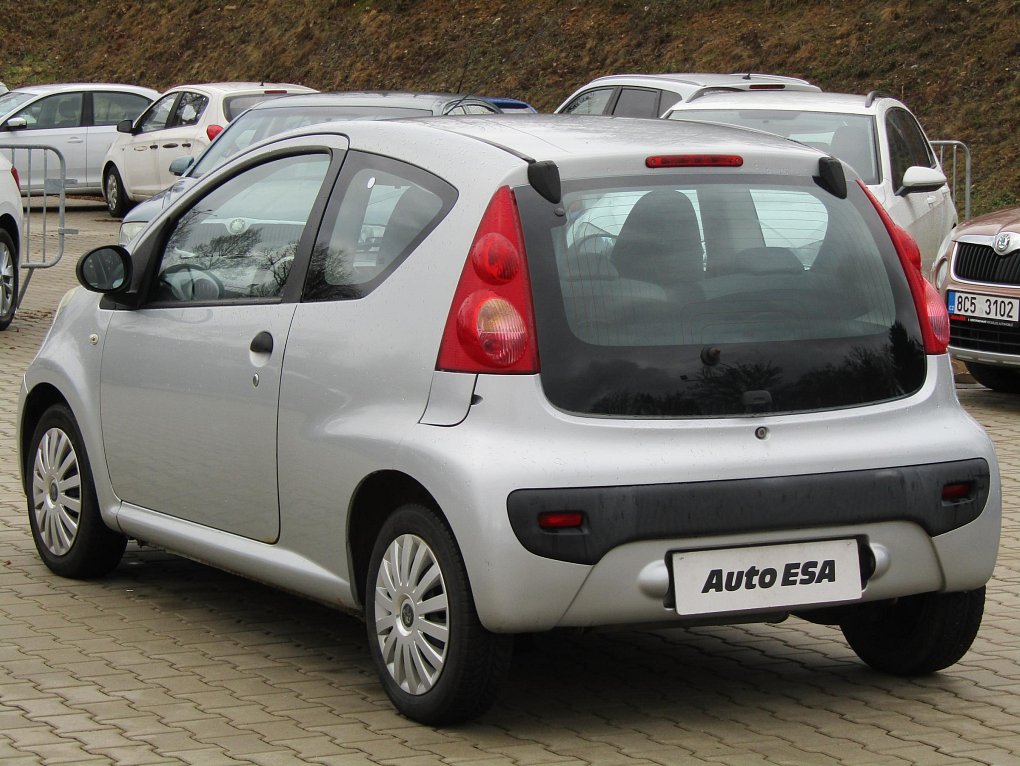 Peugeot 107 1.0 i 