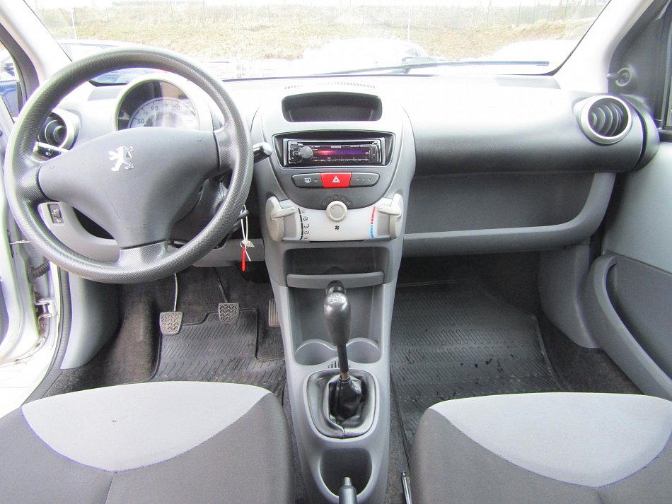 Peugeot 107 1.0 i 