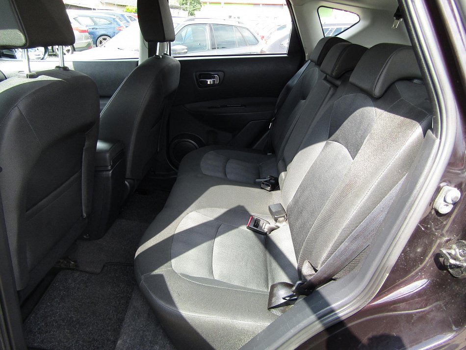 Nissan Qashqai 2.0i 