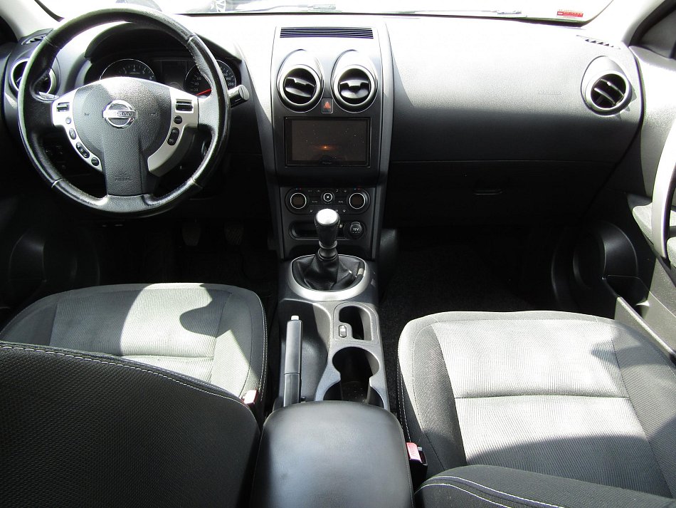 Nissan Qashqai 2.0i 