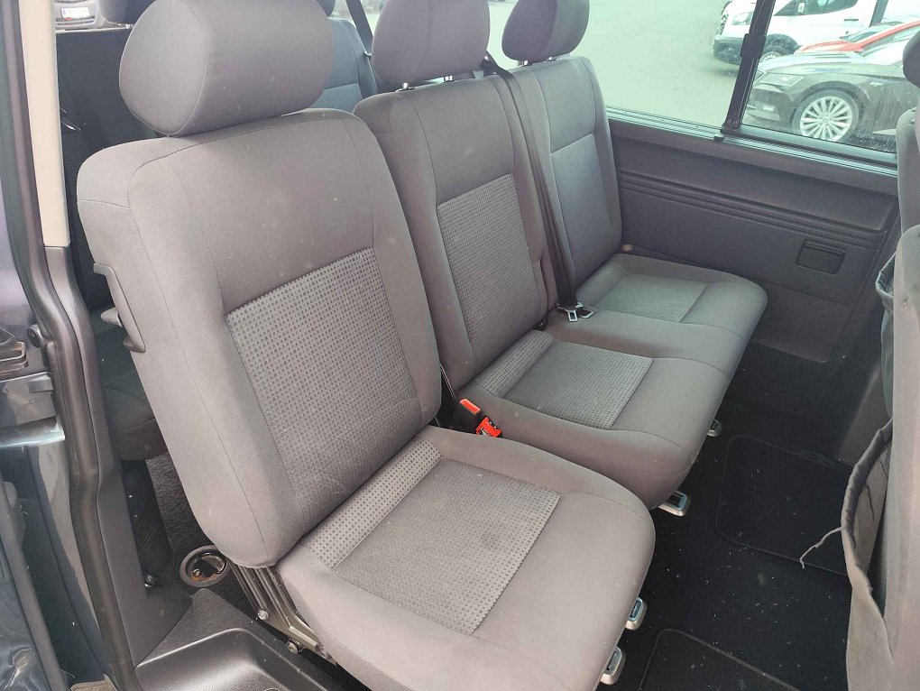 Volkswagen Caravelle 2.5TDi  8míst