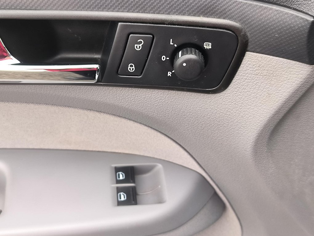 Volkswagen Caddy 1.6i Life MAXi 7míst