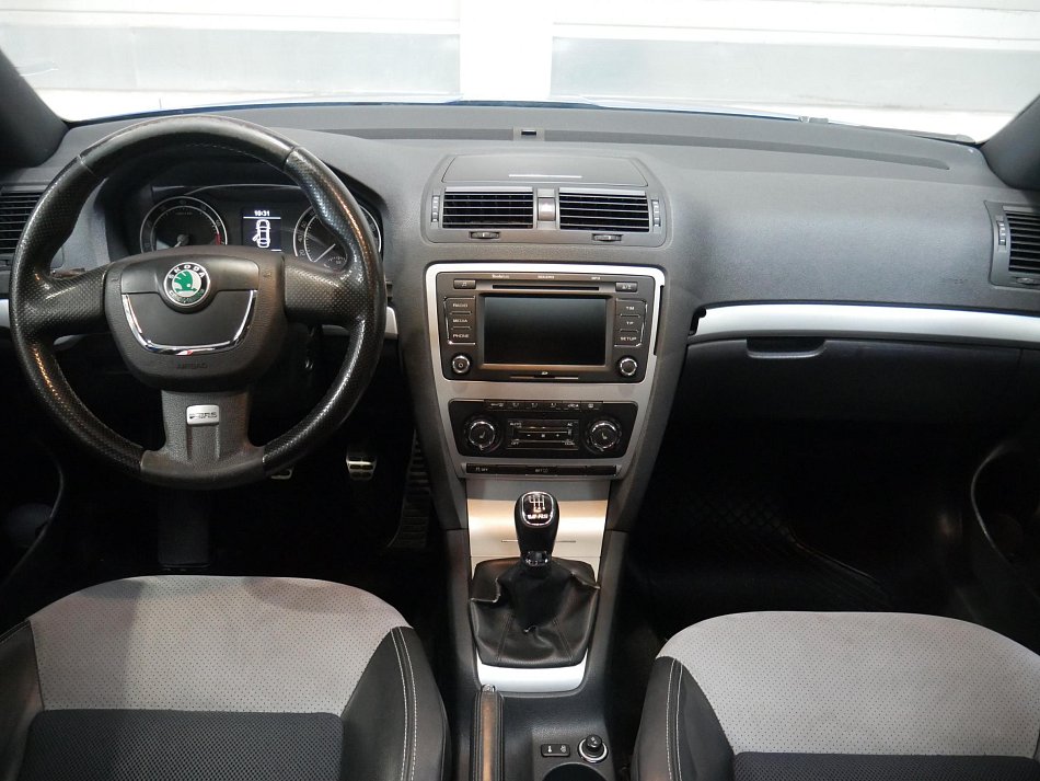 Škoda Octavia II 2.0i 