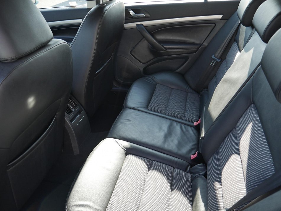 Škoda Octavia II 1.8 TSi Elegance