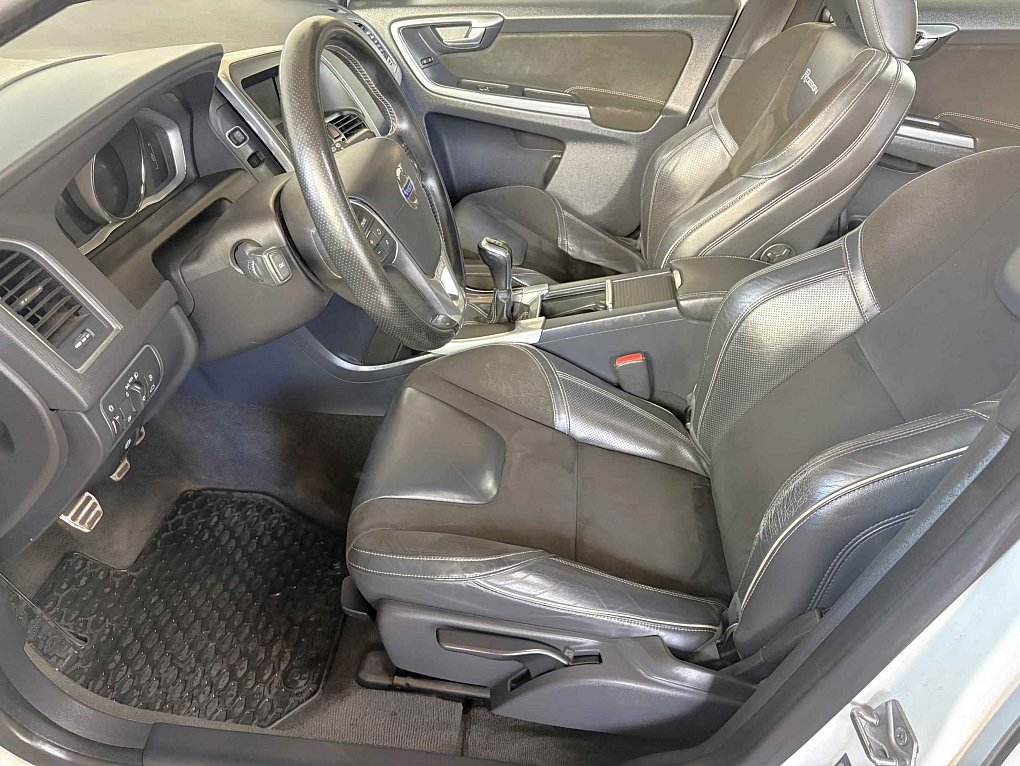 Volvo XC60 2.0 D4 R-design