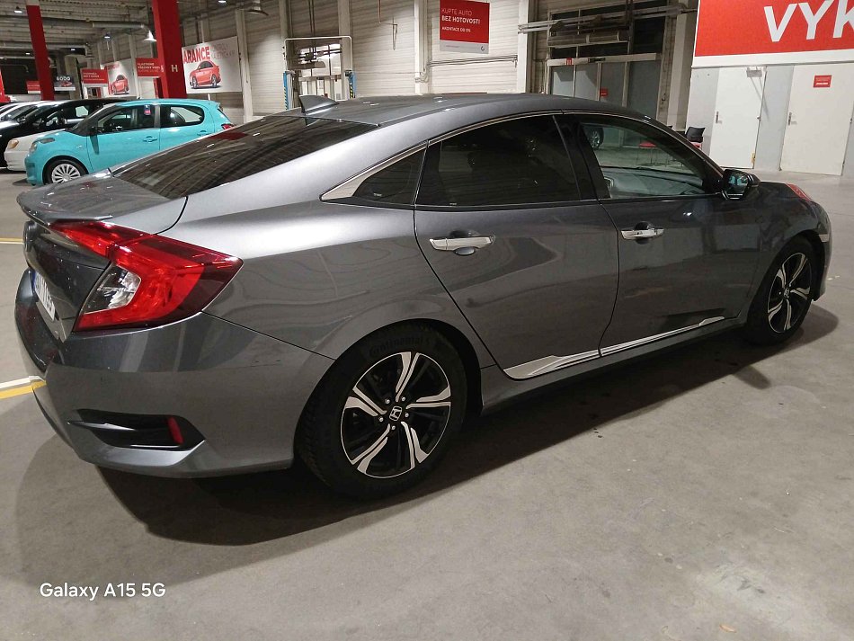 Honda Civic 1.5. 