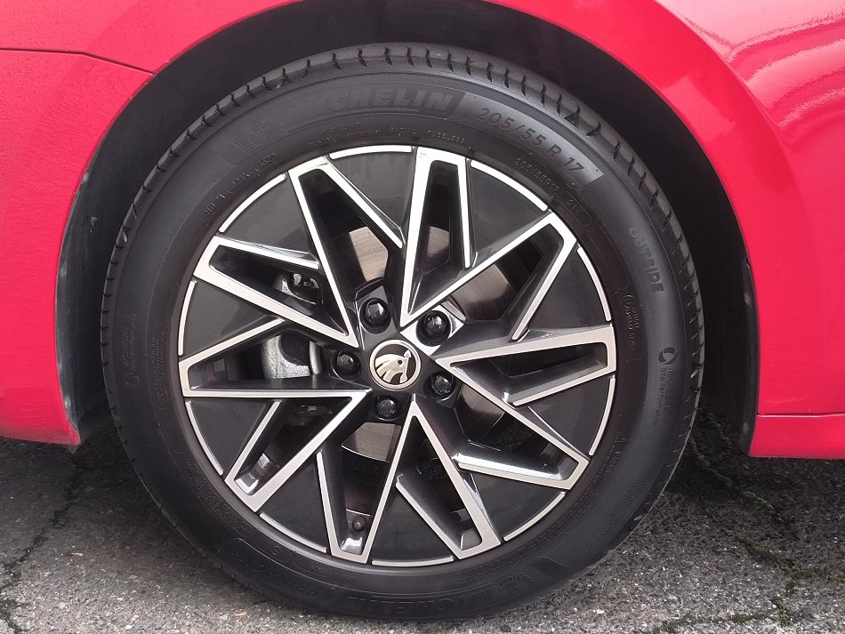 Škoda Octavia IV 1.5 TSI Style