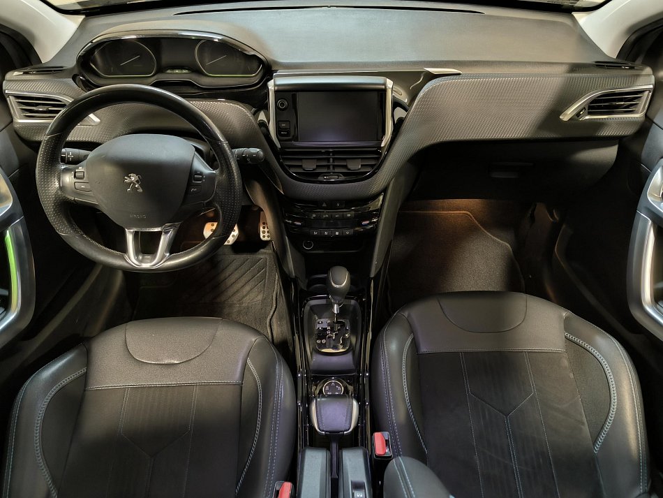 Peugeot 2008 1.2 PT Crossway