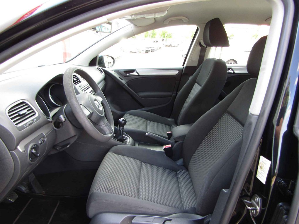 Volkswagen Golf 1.4 MPI 